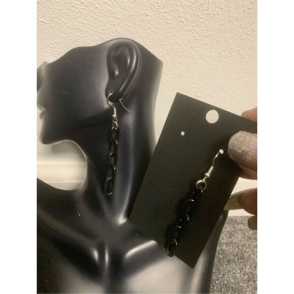 Chainlink Earrings - Picture 2 of 2